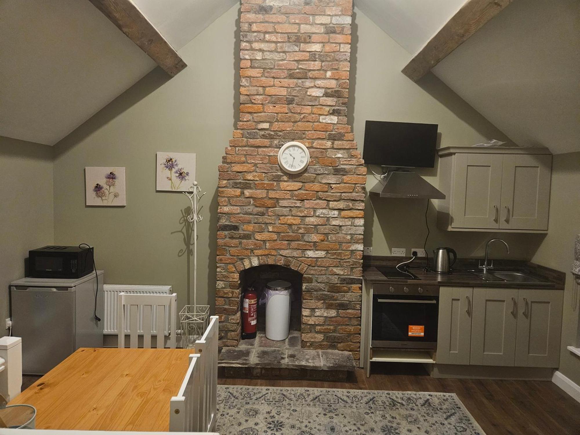 The Manor Guest Accommodation Dungiven Экстерьер фото